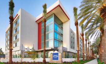 Hampton Inn & Suites Anaheim