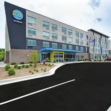 Tru by Hilton Grand Rapids Airport