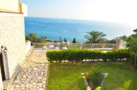Apartments Maria with Amazing Pool - Agios Gordios Beach Hotels in Achillii