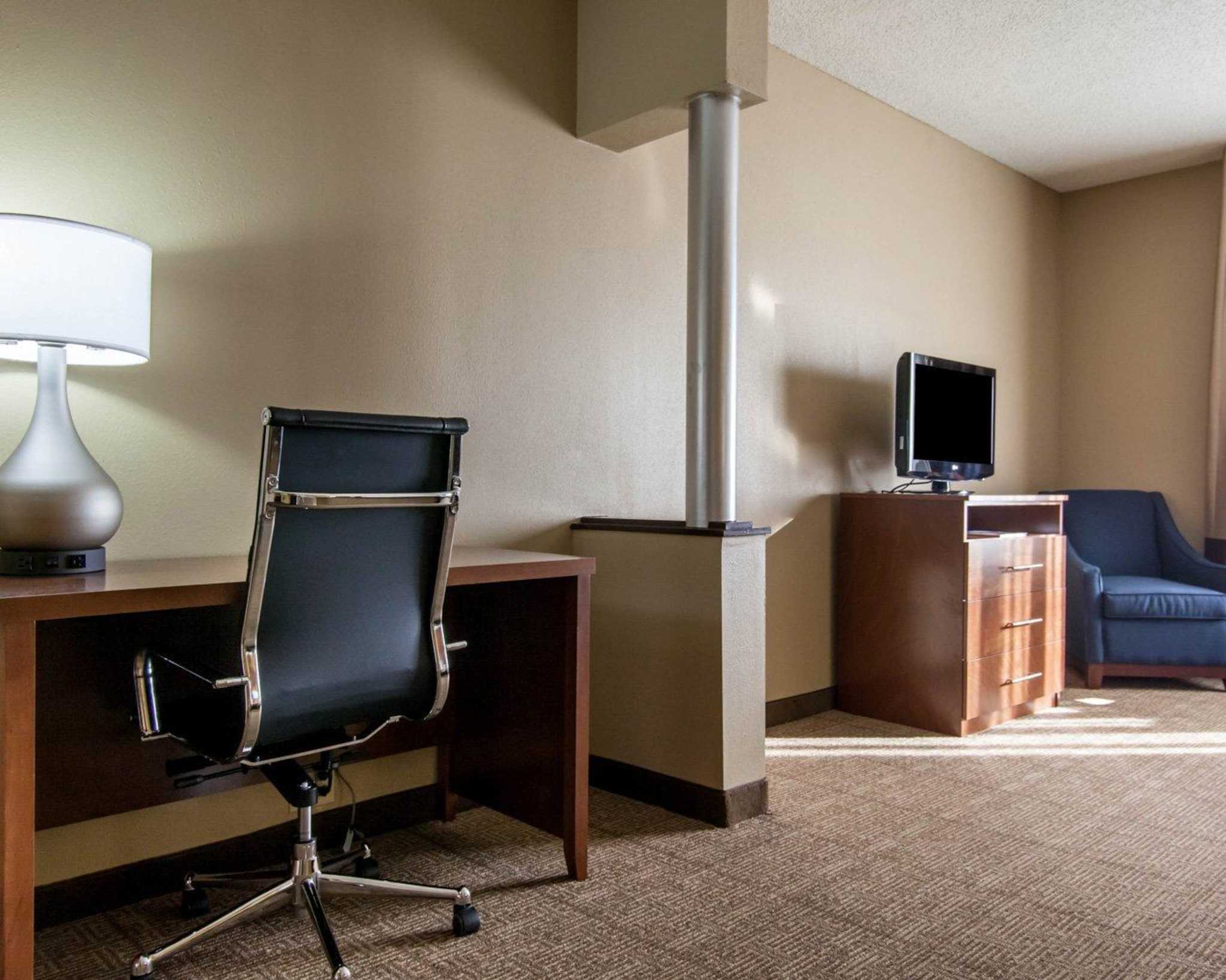 Comfort Suites Central / I-44