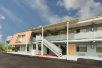 Econo Lodge White Pine Morristown I-81 & I-40 Split