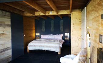 Chalet with Panoramic Views of the Mountains of the Oberland and Lake Thun