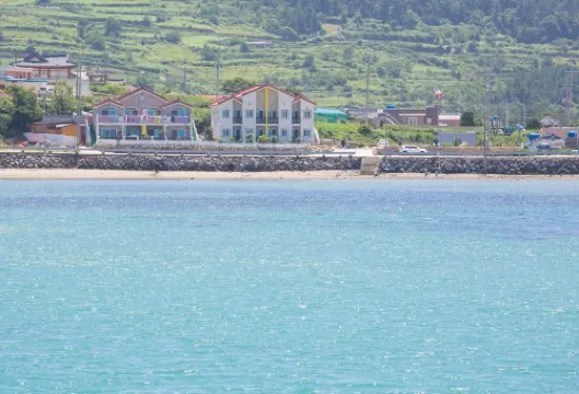 Wando Cheongsando Eowoollim Pension