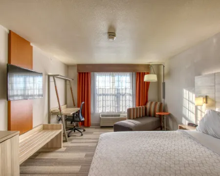 ホリデイ イン エクスプレス ホテル & スイーツ ミルウォーキー エアポート by IHG ミルウォーキーのホテル