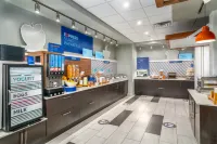 Holiday Inn Express & Suites BRANDON by IHG - breakfast