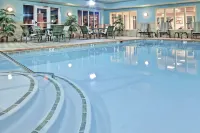 Holiday Inn Express & Suites URBANA-CHAMPAIGN (U OF I AREA) by IHG - Swimmingpools