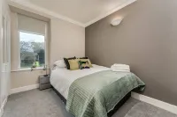 Garden Flat - Stylish - Modern Flat - Near Balloch