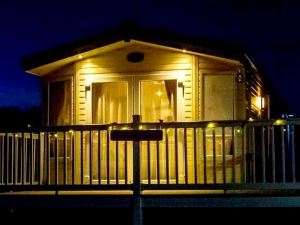 Lushness Lodge Hot Tub Lodge in Morpeth, England