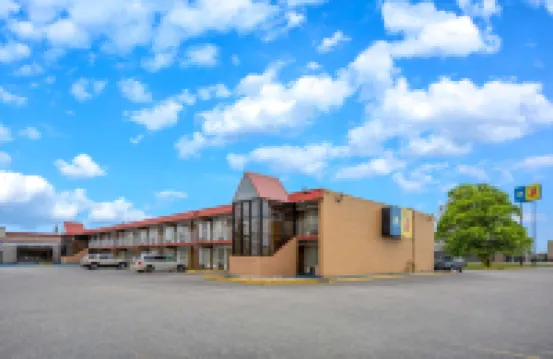 Super 8 by Wyndham Perrysburg/Toledo