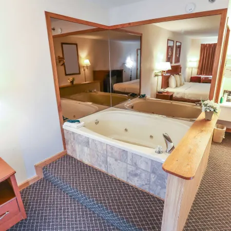Super 8 by Wyndham Branson / Shepherd of the Hills Exwy