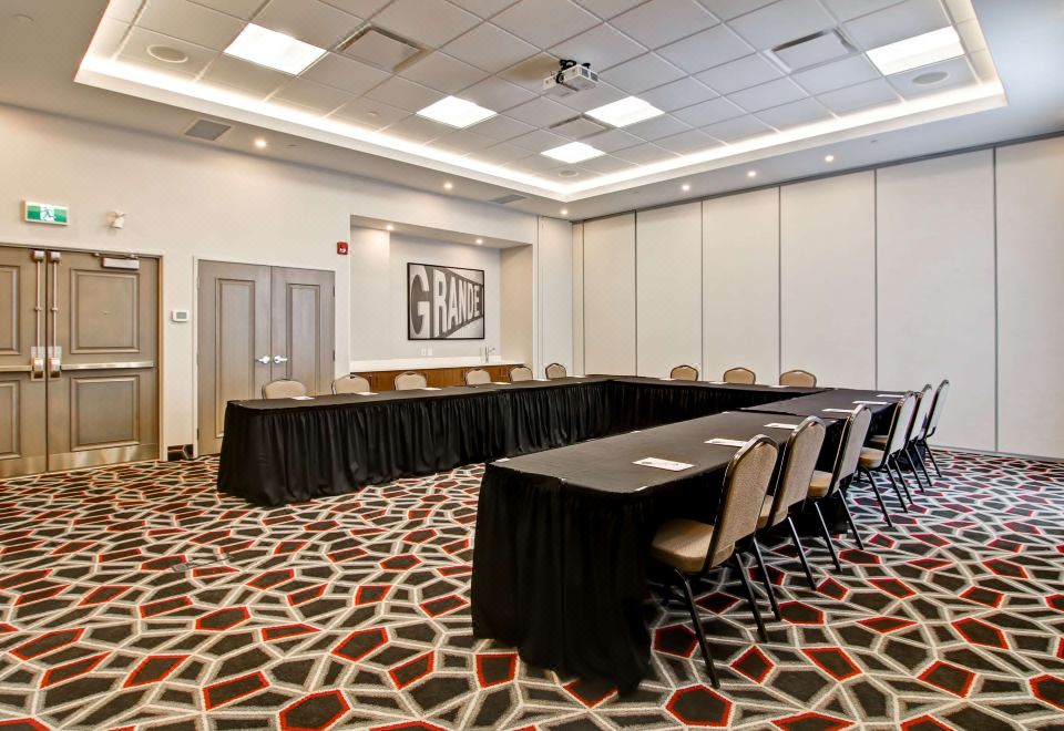 5. 햄프턴 인 & ..