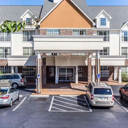 Comfort Inn & Suites Ballpark Area