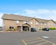 Quality Inn & Suites Hotels near Snake River Canyon Trail