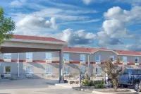 Super 8 by Wyndham Brandon MB Hotels near Brandon Municipal Airport