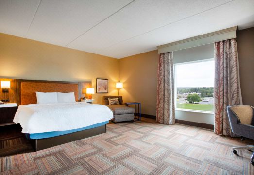 햄프턴 인 워터타운 무료 조식 뷔페