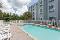 Microtel Inn & Suites by Wyndham Spring Hill/Weeki Wachee