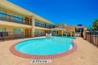 Super 8 by Wyndham Richardson Dallas