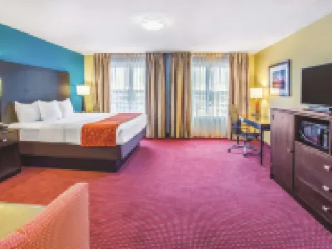 La Quinta Inn & Suites by Wyndham O'Fallon, IL - St. Louis Hotels in OFallon