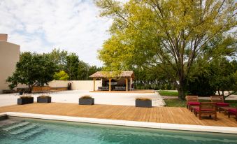 Guest House with Pool and Spa - by Feelluxuryholidays