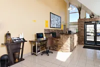 Super 8 by Wyndham Wichita Airport - Business