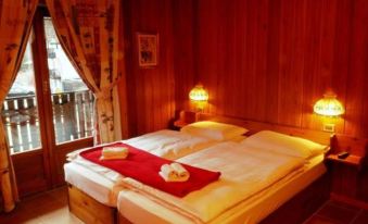 Albergo Alpenrose Ski&Bike Mountain Hotel
