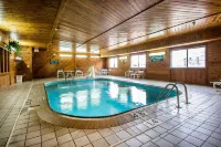 Quality Inn Dubuque on Hwy 20 - Pools