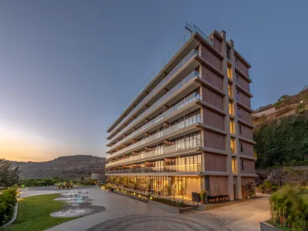 Oxford Golf Resort Отели рядом с достопримечательностью «Читтаранян Ватика»