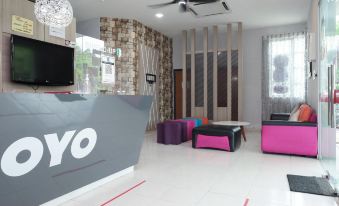 Super OYO 89930 Golden Guest House