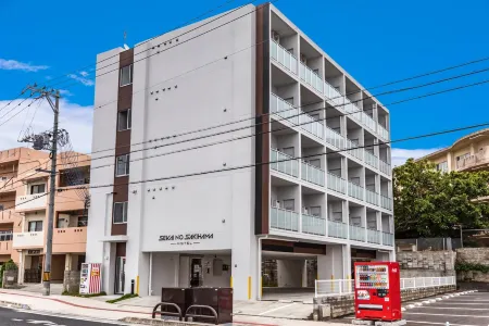 Mr Kinjo in Nishihara Inter Отели рядом с достопримечательностью «Futenma-gu»