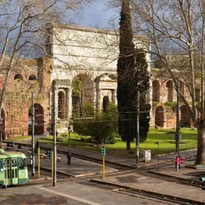 Hostel Castello Maggiore Các khách sạn gần Cổng Porta Maggiore