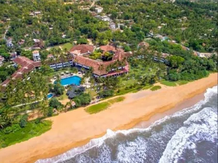 Tangerine Beach Hotel Отели рядом с достопримечательностью «Sri Kannangararamaya»