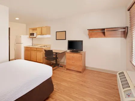 Extended Stay America Select Suites - Lake Worth Отели в г. Palm Springs