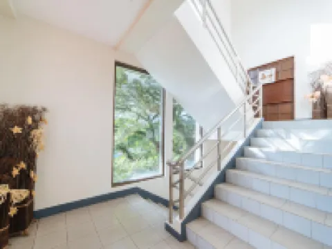 レッドドアーズ アット アリンベイ レガスピ シティ - ホステル レガスピのホテル