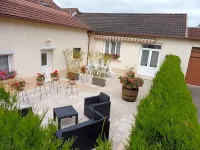 Au Pied du Cognelot Hotels in Longeau-Percey