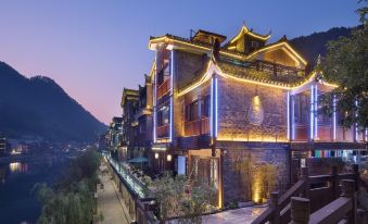 Floral Hotel Fenghuang Ancient City Wind and Snow Night Old Friends Come Inn (Tuojiang Branch)