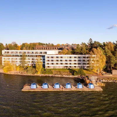 Hilton Helsinki Kalastajatorppa Hotels near Munkinpuisto