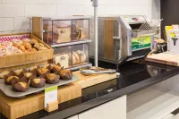 DoubleTree by Hilton Boston Logan Airport Chelsea - breakfast