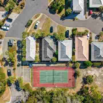 7 Seas Hotel Exterior