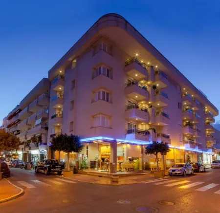 Aparthotel Duquesa Playa Отели в г. Сан-Хуан-Баутиста