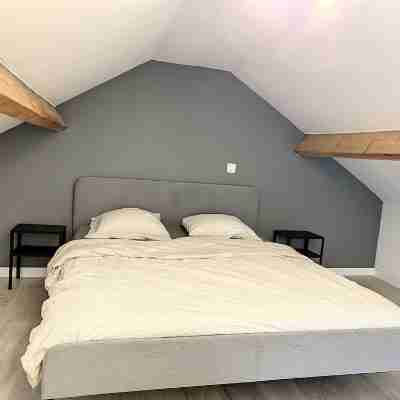 House with Free Parking 15Min from the Airport Rooms