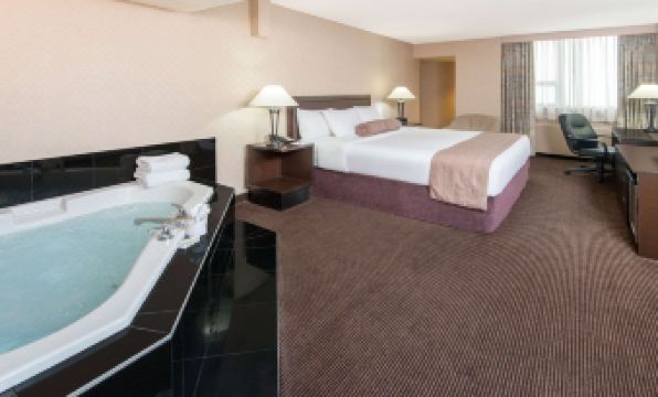 Ramada Plaza by Wyndham Calgary Downtown