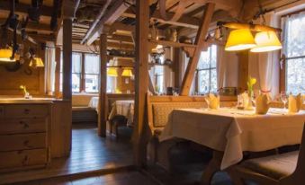 Hotel & Restaurant Gruner Baum - Die Grune Oase am Feldberg - Housity