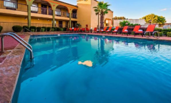 2. 슈어스테이 호텔..