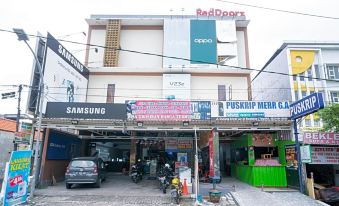 RedDoorz Plus at Merr Rungkut Jl Gunung Anyar