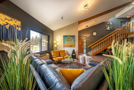 휴식을 취하기 좋은 실내 수영장