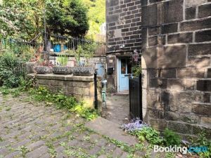 Eclectic Artists Cottage in Bohemian Hebden Bridge