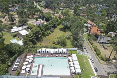 Yoo Punta del Este Rental Club Hoteles cerca de Catedral de San Fernando de Maldonado