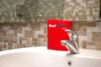 RedDoorz near Trans Studio Mall 2 - Pensions