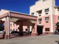 ベイモント バイ ウィンダム マコーム C C Moore Stadium Pressbox周辺のホテル