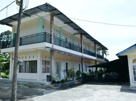 Penginapan Bandara Syariah Отели в г. Паданг-Париаман